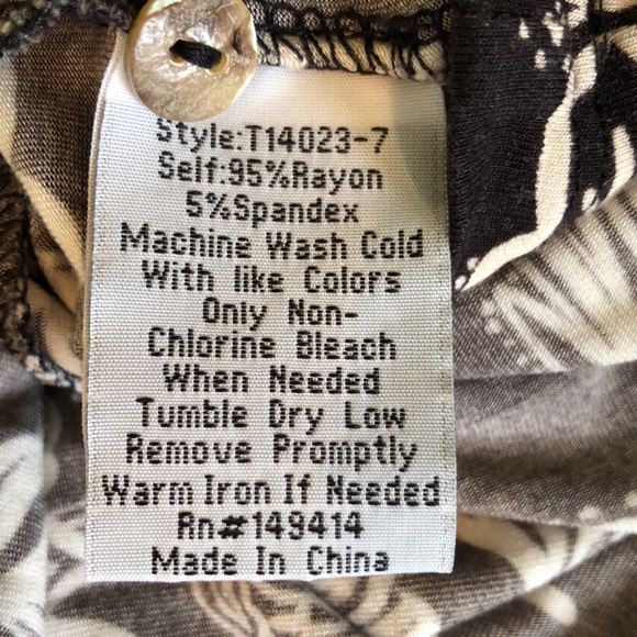 JOHNNY WAS Women's Noah Henley Floral Black & White Stretch Top size Small - Picture 8 of 8